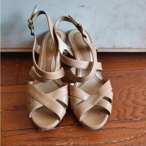 Naturalizer Beige Strappy Sandals